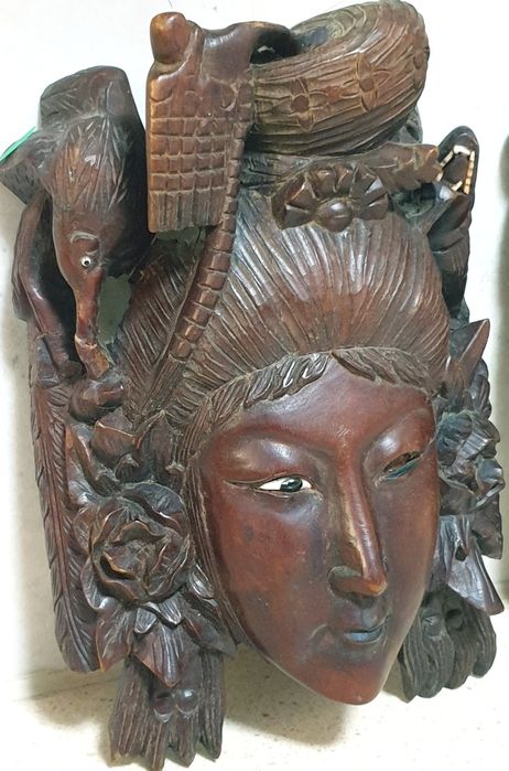 Par de lindas antigas máscaras asiáticas de Deusa Guanyin esculpidas