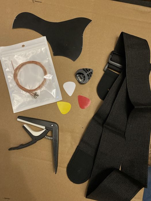 Продам гітару з набором!!