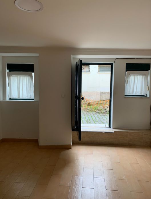 T1 R/C São  Vicente ( junto ao recinto fa Feira da Ladra )