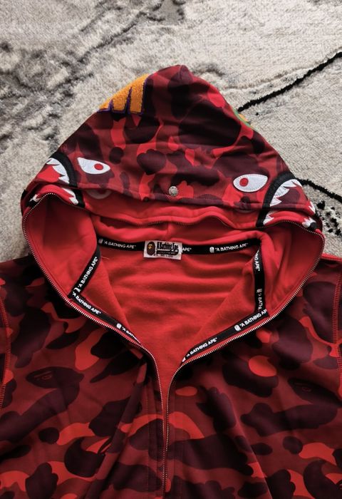 Czerwona bluza bape