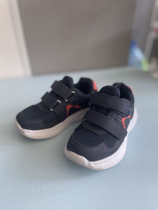 Дитячі кросівки 27р(17см)