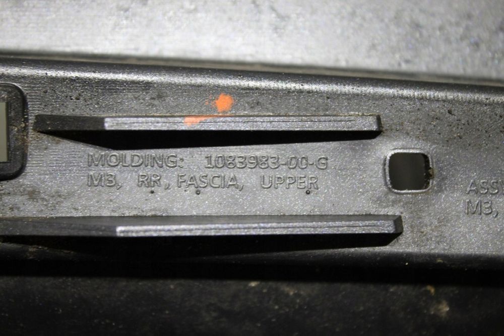 tesla model 3 zderzak tył tylny ładny