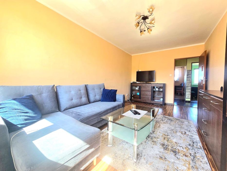 Rezerwacja- Mieszkanie  w centrum    Ul .Reja  dwa pokoje  43 metry  balkon .