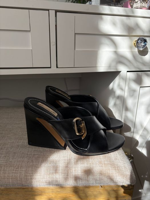 Piękne klapki Gaudi, rozmiar 36, skóra naturalna