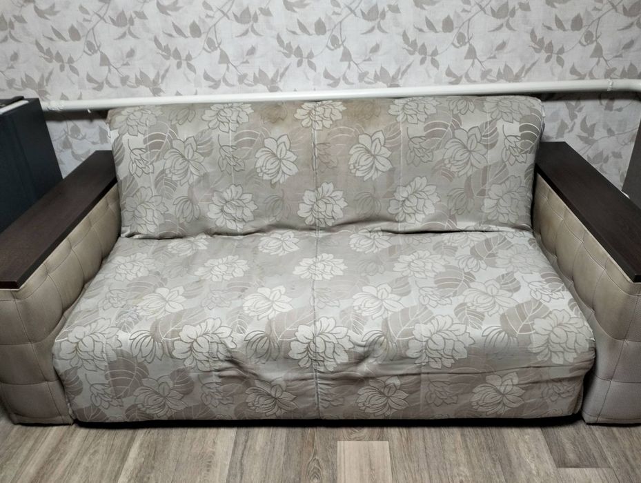 Диван на буковых ламелях