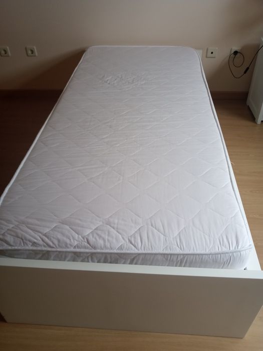 Cama individual com gaveta