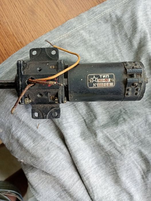 Вытяжка и мотор авиационный..