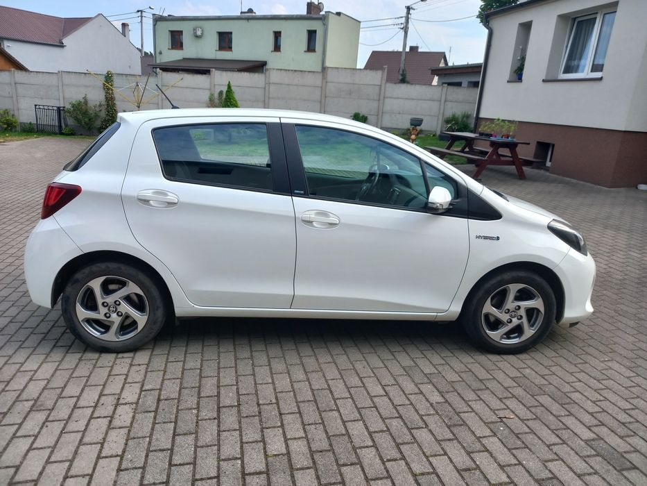 Toyota Yaris Hybryda 2017