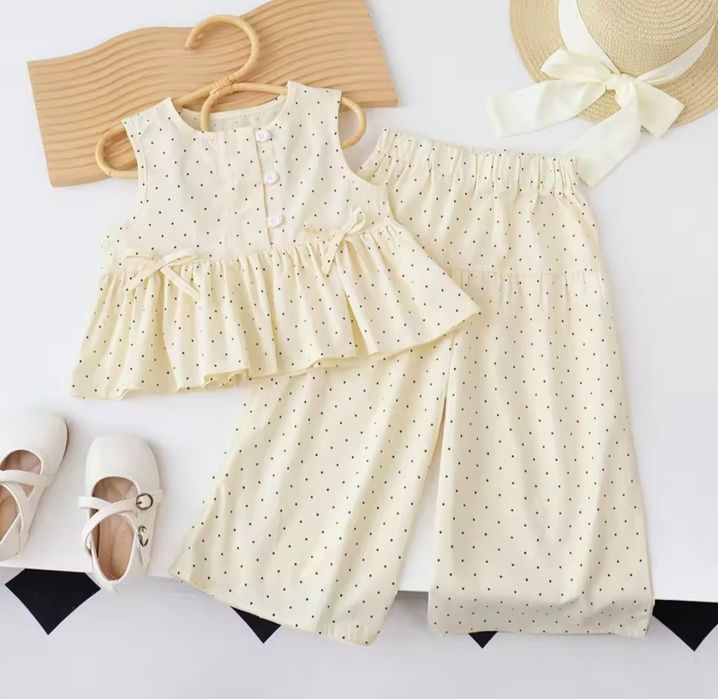 Костюмчик на дівчинку 4-5 рочків