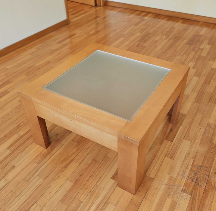Mesa de Centro em Madeira com Tampo em Vidro - V.N. Famalicão