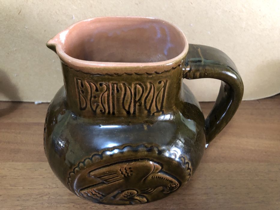 Кувшины обливная керамика, стекло