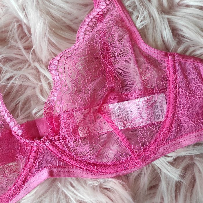 Рожевий мереживний бюстгальтер від бренду hunkemoller