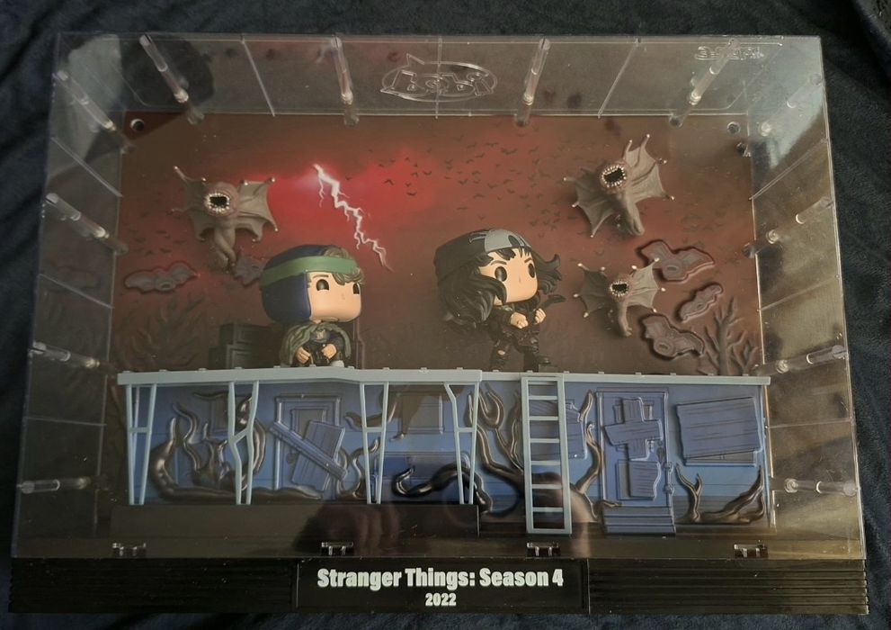 Funko Pop Moment Deluxe Stranger Things - Dustin e Eddie05