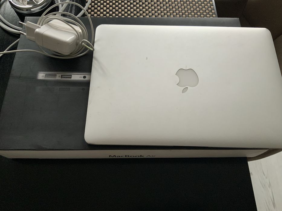 Uszkodzony macbook air a1369 dysk 128gb 4gb ram