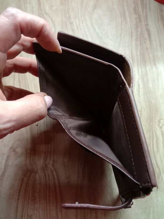 Продам  два    портмоне/кошелек.  к.