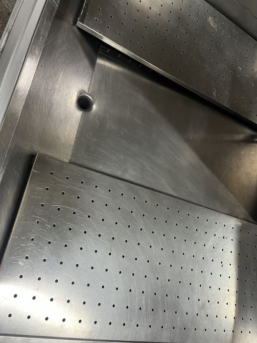 Expositor em inox com esgoto