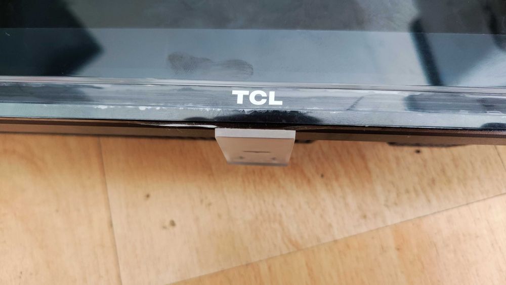 Smart TV TCL 32S5K QLED 32" - Para Peças (Ecrã Partido)