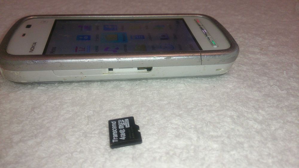 nokia 5230 (optimus/nos) cartão memória de 4GB incluído63825767755649121