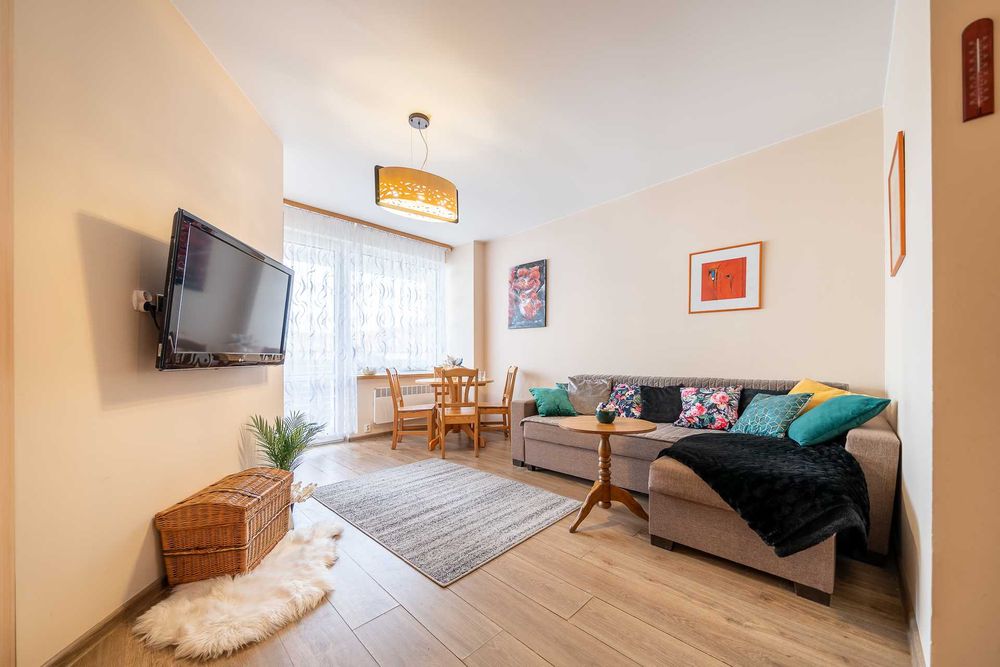 NOCLEGI  MIĘDZYZDROJE apartament salon sypialnia z WIDOKIEM NA MORZE