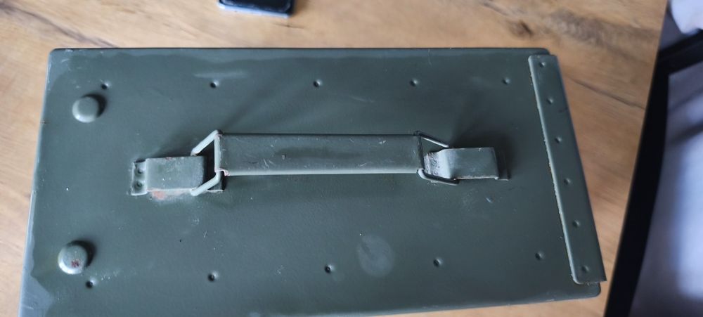 Skrzynia metalowa wojskowa