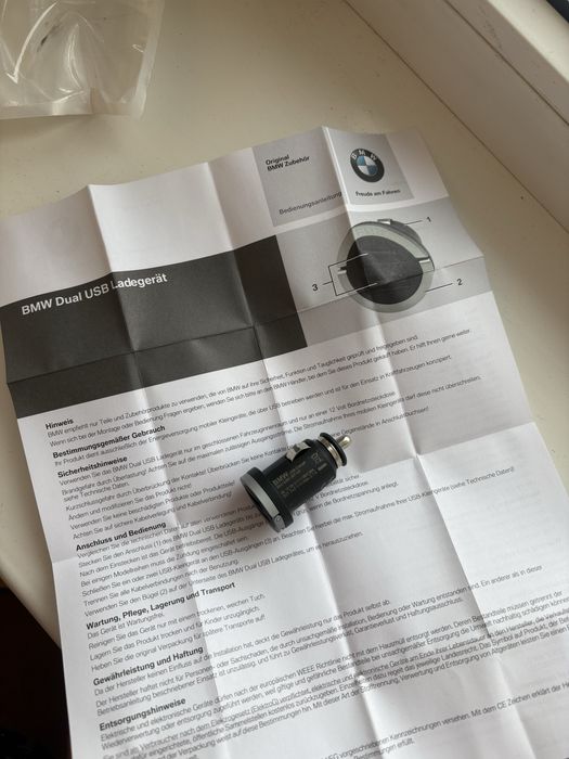 Зарядне у прикуррювач BMW оригінал