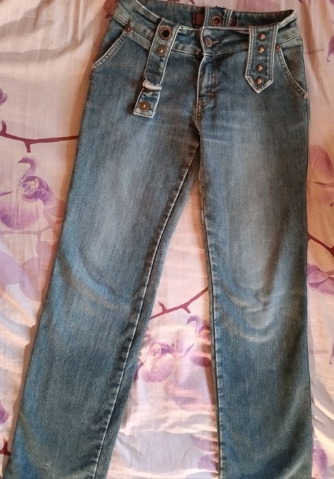 Хороші джинси в стилі y2k