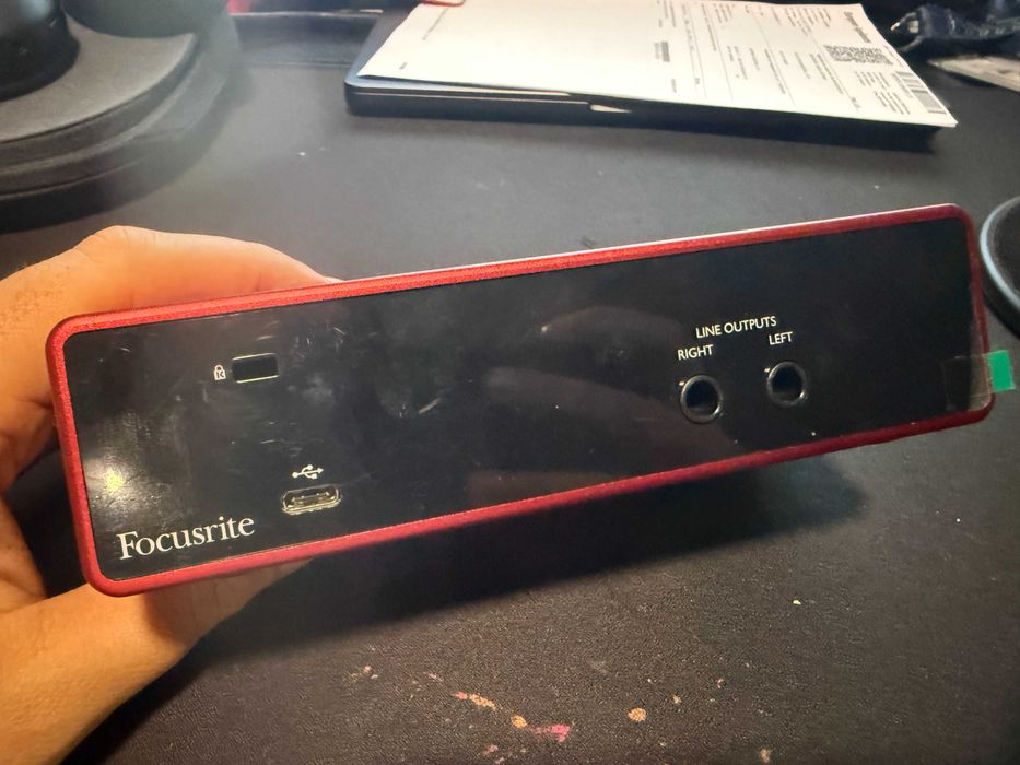 Focusrite Scarlett 2i2 3ª Geração – Como Novo