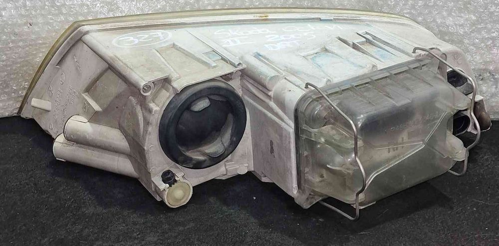 Ótica / Farol Direito - SKODA OCTAVIA II