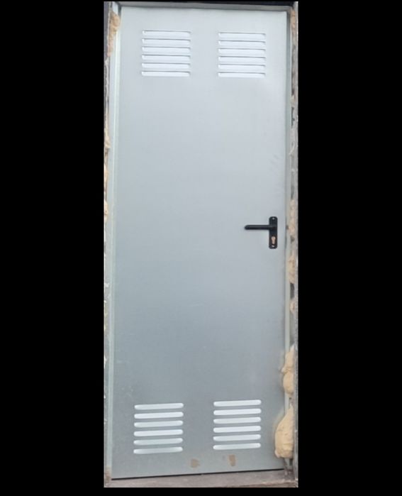 Ventilated exterior door