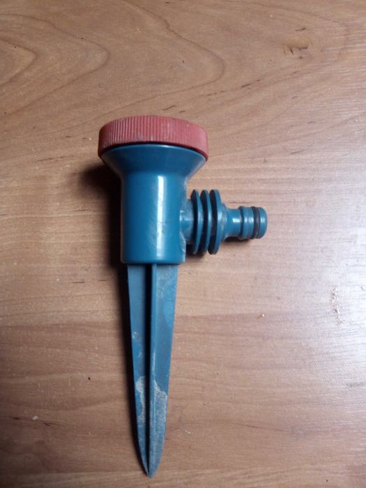 Zraszacz statyczny na szpilce Robi