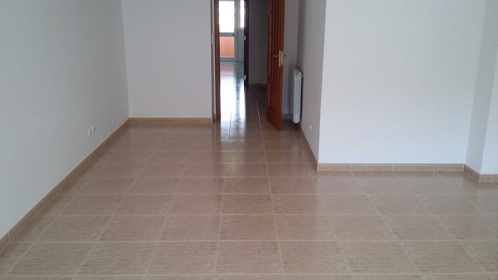 APARTAMENTO T3 ARRENDA-SE , S. Domingos de Rana  Alto do Mação , Matarraque.