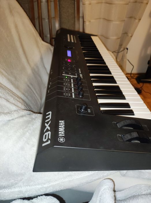 Syntezator Yamaha MX 61