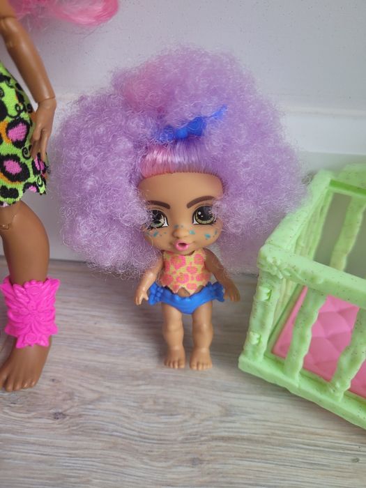 Lalka Cave Club GNL92 Zestaw jaskiniowa opiekunka z lalkami