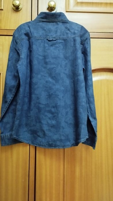 Camisa nova em ganga tam. 7/8 anos,   com botões