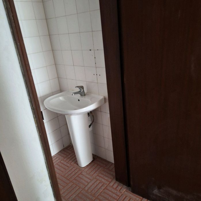 Alugo loja na Malagueira