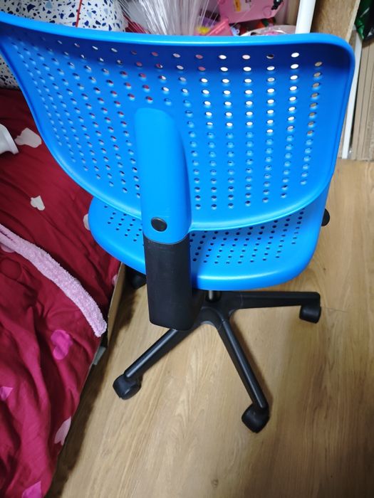 Cadeira giratória rotativa rodas rodinhas IKEA alrik