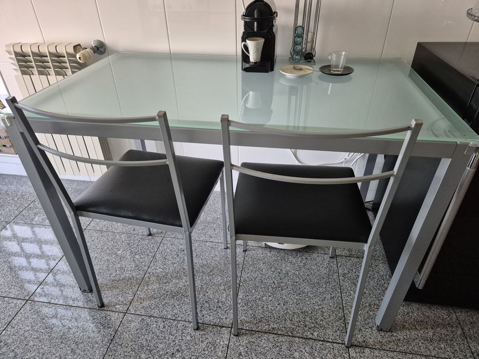 Mesa cozinha e 4 cadeiras