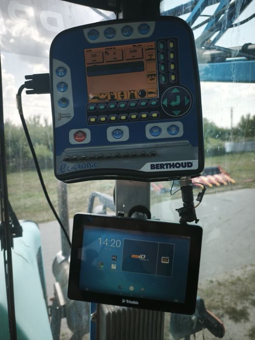 Самохідний обприскувач BERTHOUD RAPTOR 3240.