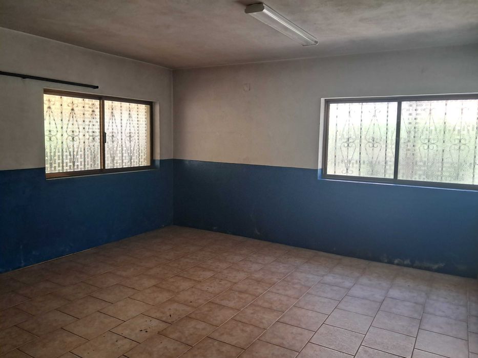 Armazém no centro da Cidade da Maia - ARRENDA-SE