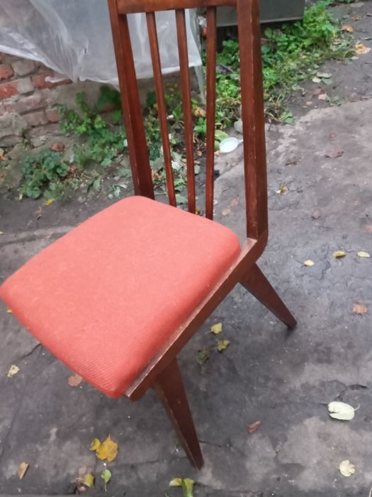 Стул деревянный ,устойчивый