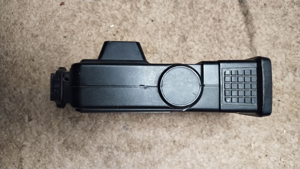 Фотовспышка в отличном состоянии.