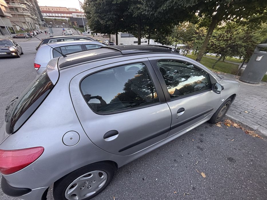 Peugeot 206 **LER DESCRIÇÃO**
