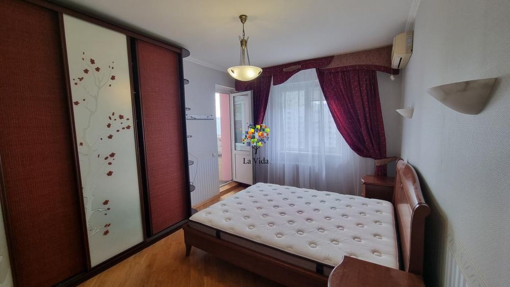 Продаж 2-к квартири з ремонтом та меблями, вул. Милославська, 45