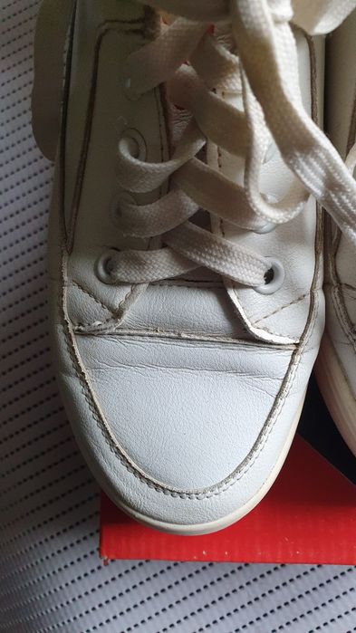 Отдам даром кроссовки для девочки