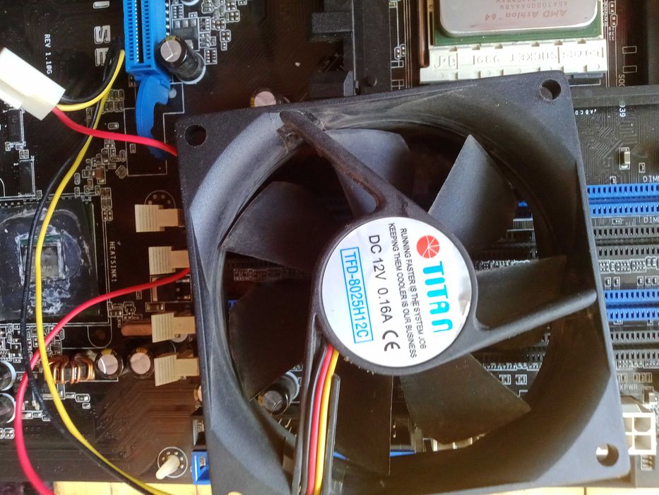 Системный блок. Windows7,Atlon 64_3000,1.81GHz,200Gb,DDR 2,5Gb.