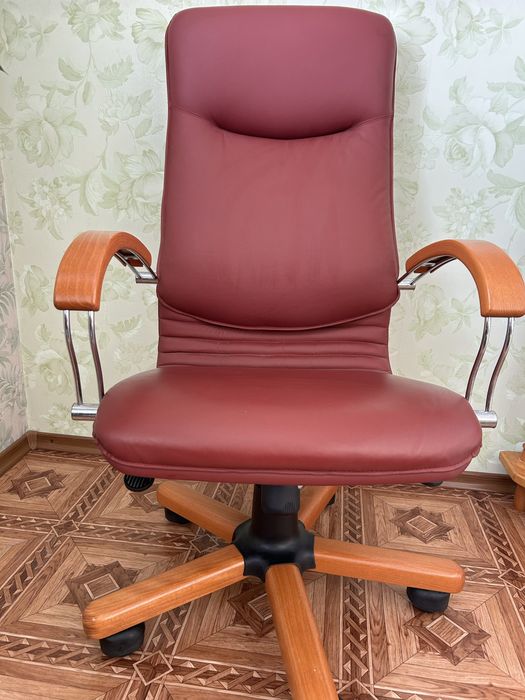 Продам ексклюзивне   шкіряне крісло .Виробник Польща