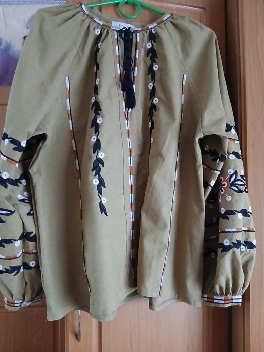 Вишиванка хакі л