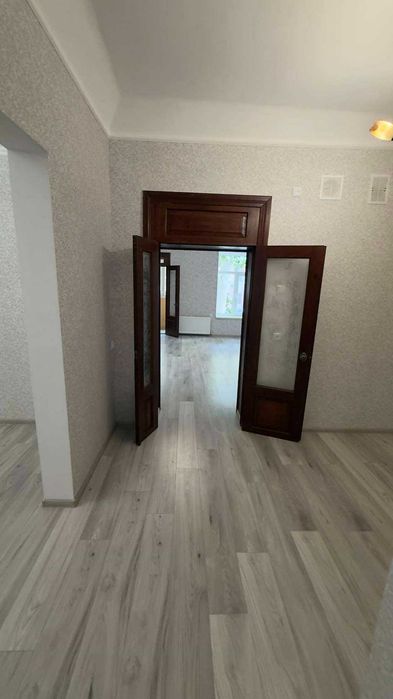 Shev Продам 3-кімнатну квартиру біля центру, вул. Богдана Хмельницького