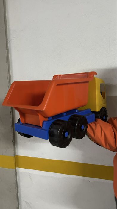 Camião de plástico grande made in Portugal