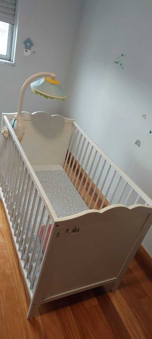 Berço com colchão (em ótimo estado) para bebê